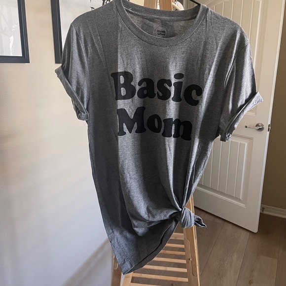 Basic Mom Mom Life Motherhood Casual Style T-Shirt NWT - Picture 2 of 3